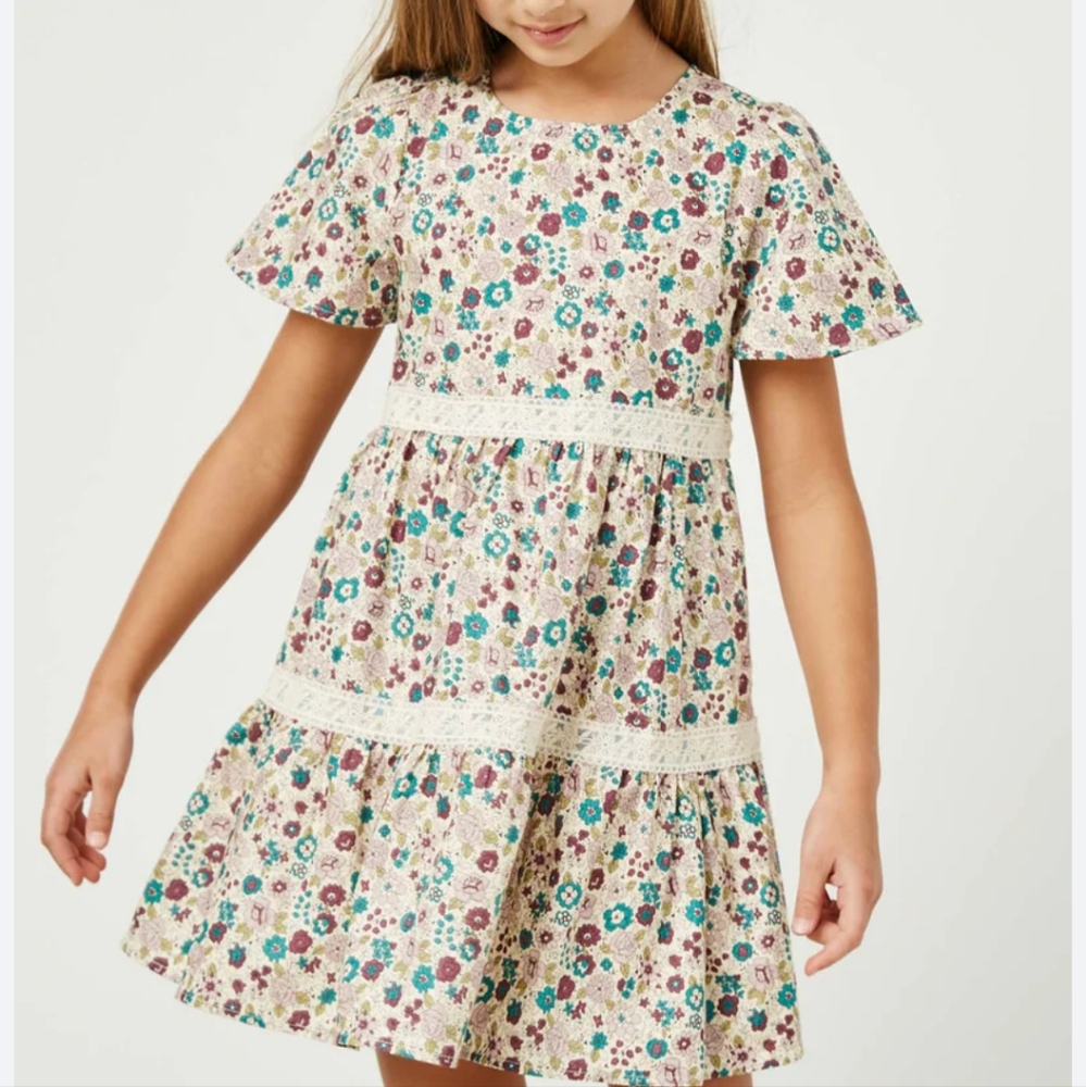 Hayden Floral Kids Dress with Lace Trim....size Medium (